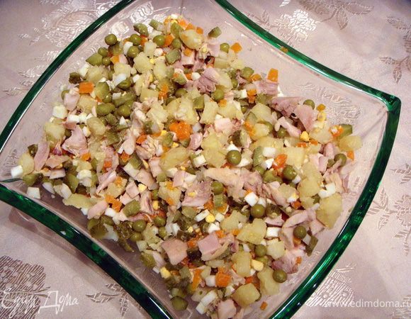 Смешать все составляющие, посолить и заправить майонезом. Подавать к столу с удовольствием!