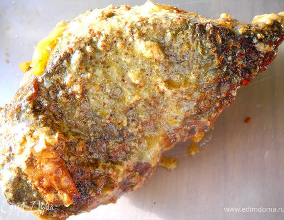 Прикрыла фольгой. Поставила на 30 минут в духовку, разогретую до 200 градусов. Затем уменьшила температуру до 150 градусов и запекала 30-40 минут, оставила остывать в духовке. 
