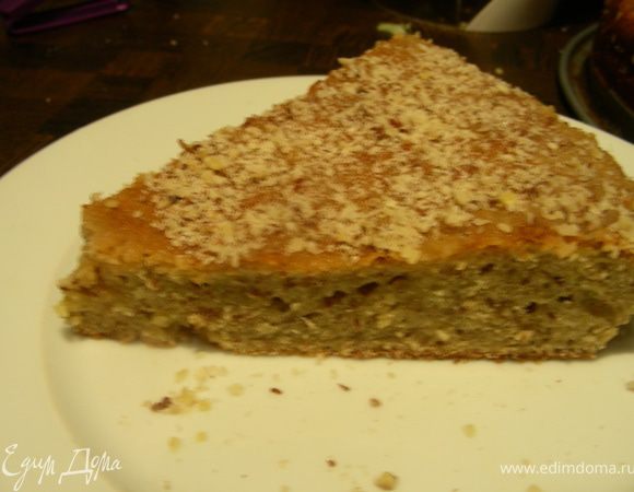 Достаем пирог из духовки, пропитываем его сиропом и оставляем остывать. Перед подачей посыпаем сахарной пудрой или молотыми орехами. Приятного аппетита))))