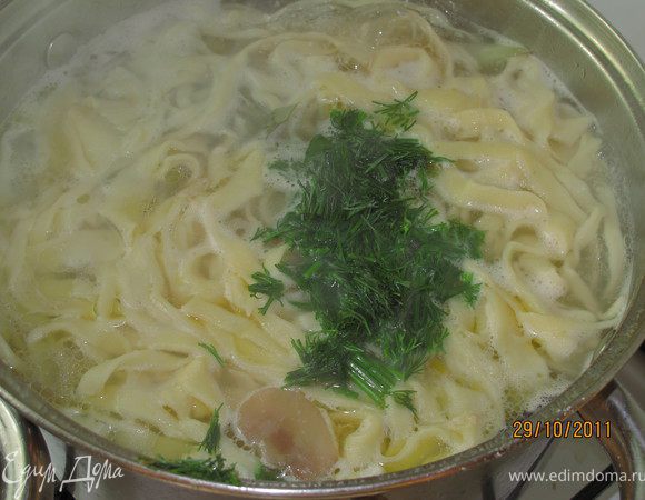 Режем укропчик и в суп. Всё, выключаем. С пастой варить не больше 3-х минут.