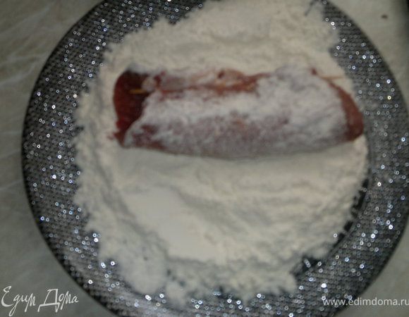 после обвалакиваем их в муке