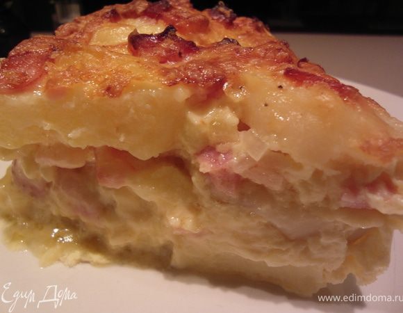 П.С. Если честно, когда готовила, полагала, что за счет картофеля блюдо получится сухим и пресным, а оказалось вовсе неееет! Ооооочень нежно и воздушно, и даже сочно! :) К тому же, дома подумали, что это торт с ананасами, так воздушно и сочно он выглядел!!!! (+ко всему я делала его в разъемной форме, поэтому удалось и сохранить вид "торта" :))