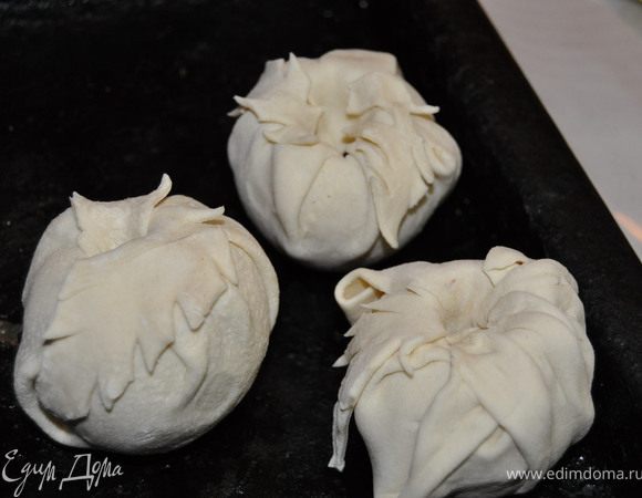 Выложить яблочки на протвень и выпекать приблизительно час.