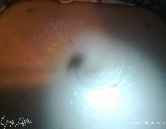 ...и включаем программу"быстрый хлеб",при которой 20 минут идёт"мешание",а потом час"выпечка".