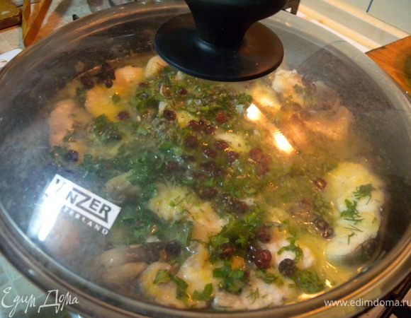 Тушить около 20 минут под закрытой крышкой. 