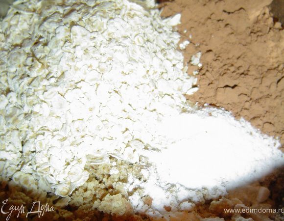 овсяные хлопья, и тщательно перемешать.