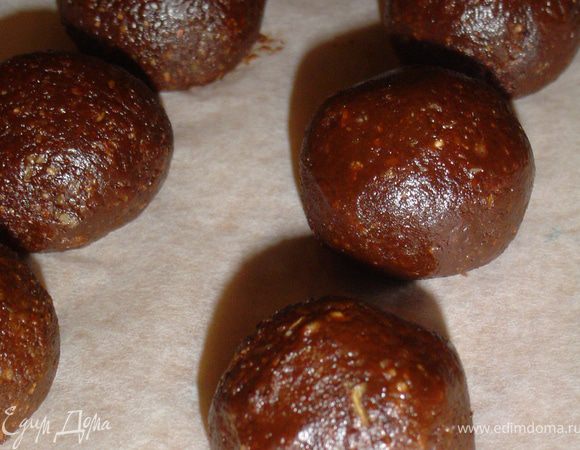 Из полученной массы сформировать шарики,