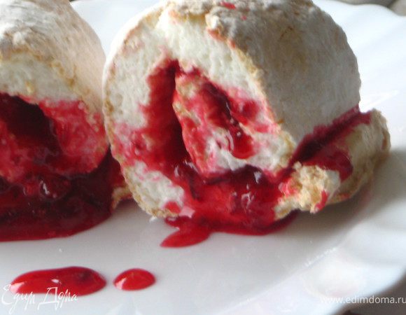 Режем на порционные кусочки и наслаждаемся нежнейшим вкусом. Начинка вытекает немножко и получается как бы с соусом.  НЕРЕАЛЬНО вкусно!!!!!!