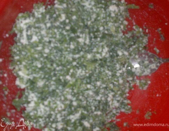 зелень порезать и перемешать с творогом