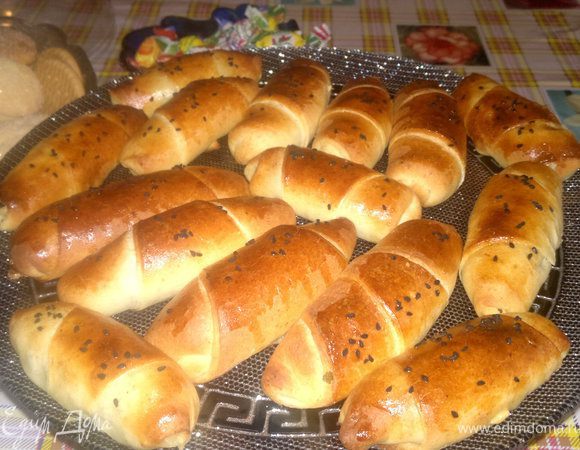 рулетики получаются очень мягкими ,воздушными и самое главное очень вкусными))))))Приятного апетита!!!