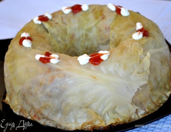 Запекать при тем-ре 180 гр. в течение часа.
Получившийся голубец перевернуть на плоскую тарелку.