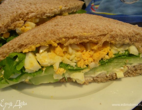 Разрезаем каждый по диагонали на треугольнички и подаем. Приятного аппетита)
