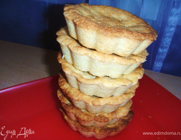 Выпекать при температуре 200 гр 12 минут. Остудить, за тем вынуть из формочек.