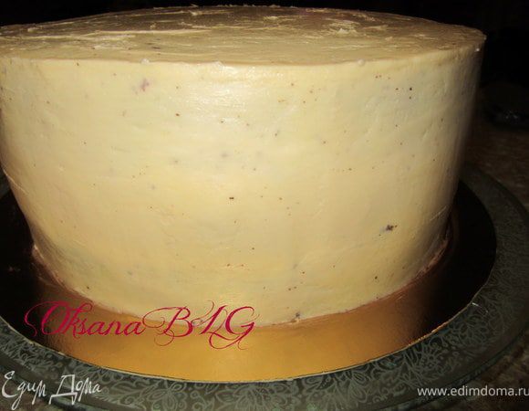 Покрыть масляным кремом. Выровнять.