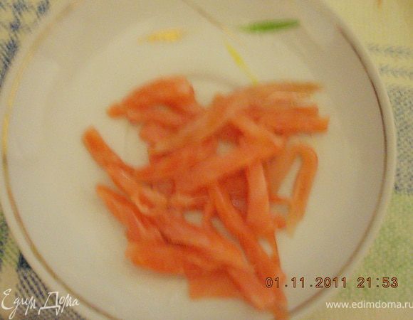 рыбу нарезать  полосочками,-всё смешать 
