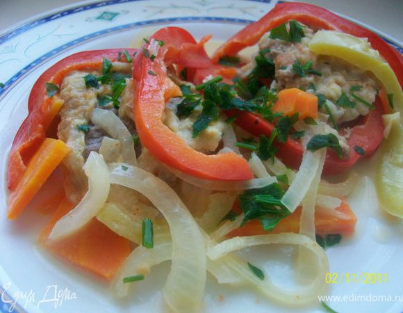 Тушить на медленном огне до готовности, примерно 25-30 мин.
Подавать горячим, посыпав нарезанной петрушкой.Приятного аппетита.