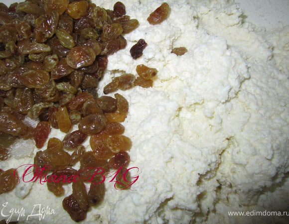 Добавить вымытый изюм.