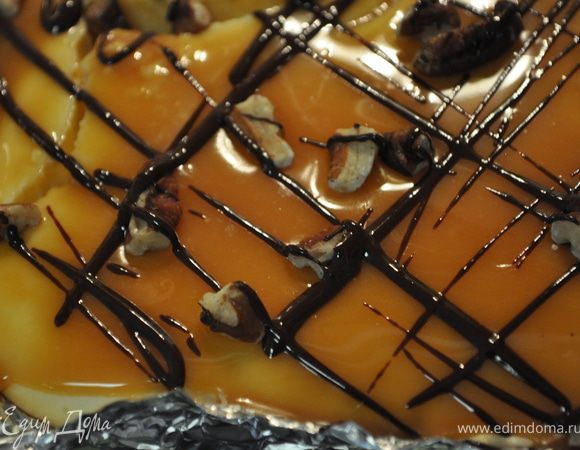 Шоколад растопить.Украсить своим рисунком желаемым поверх карамели и пекана.Поставить в холодильник не менее 4часа.