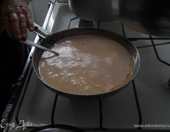 Полученную смесь хорошенько перемешиваем, прямо в сковороде.