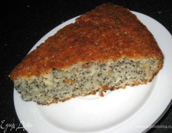 Взбить яйца с сахаром в крепкую пену. Добавить остальные ингредиенты. Аккуратно смешать. Последней добавить муку, смешанную с разрыхлителем, и мак. Аккуратно смешать. Я делаю это на минимальной скорости миксера просто до однородности. Можно мак заменить на что угодно (изюм, клюкву, кардамон, корицу, имбирь). Это тесто очень хорошо работает с любыми добавками. Очень вкусно с вишней. Выпекать около часа при 180 гр.