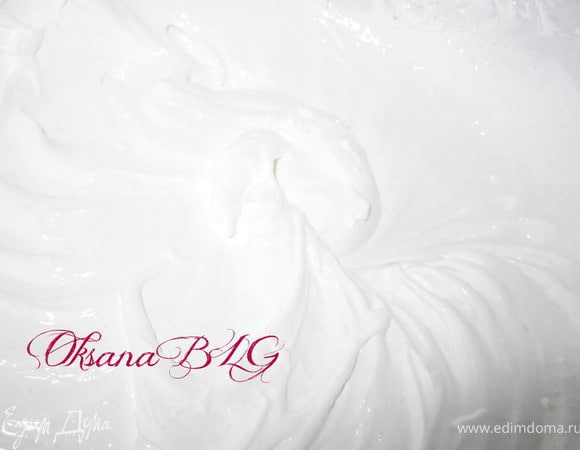 Взбить до стойких пиков.