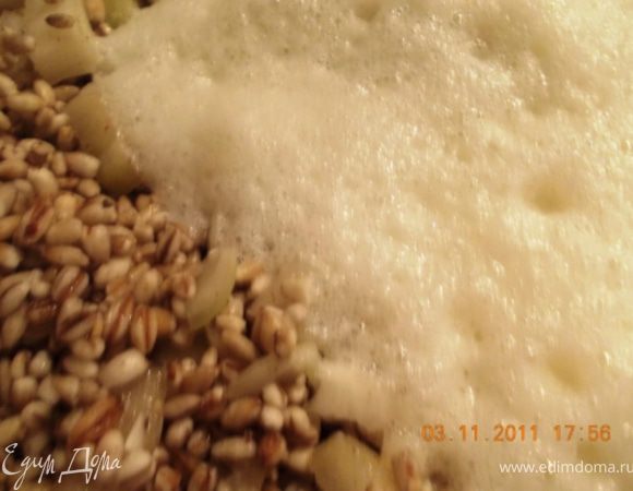 взбить молоко с яйцами, добавить в смесь