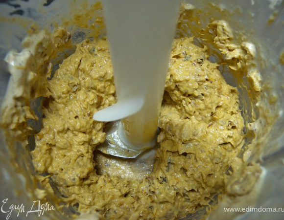 Перебить в блендере почти до однородной массы. Лучше если будут попадаться кусочки. 