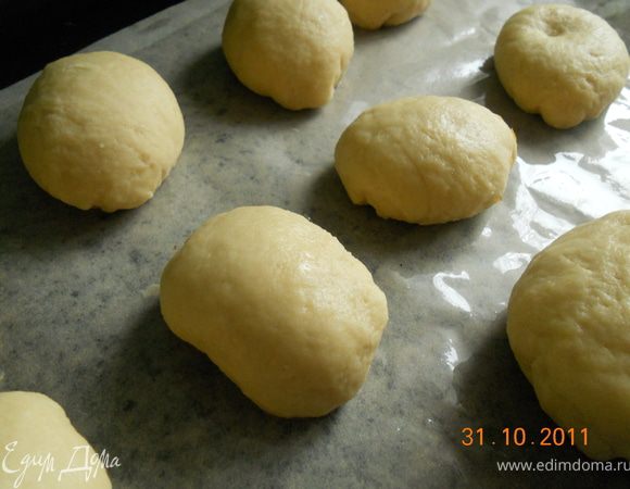  и так с каждым кружком у меня получилось 10 шариков, выложить все пряники на противень и выпекать в духовке минут 20-30 пир 200 гр