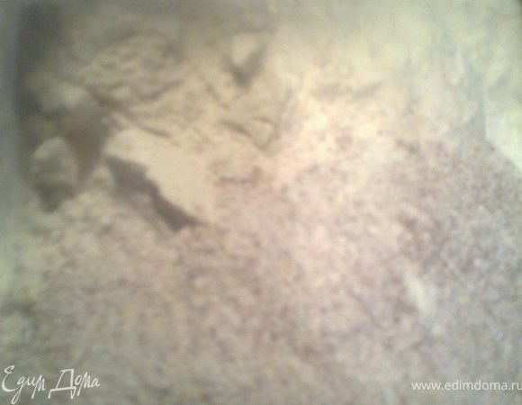 Соединяем сухие продукты.