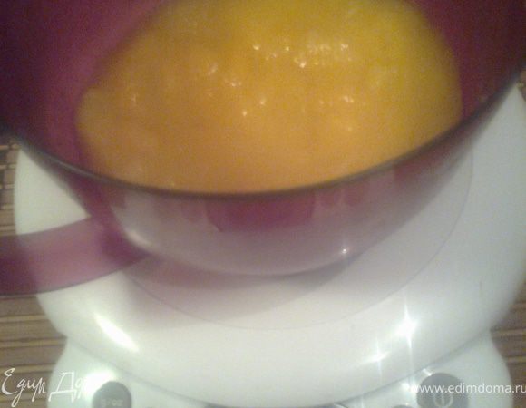 Разминаем вилкой тыкву (можно с отваром)