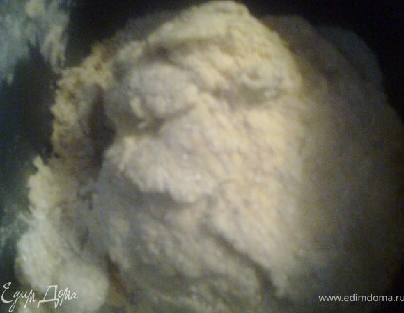 Включаем программу "простой хлеб" (у меня она 2 ч 20 мин, из них около часа у теста идёт замес и отдых) и...занимаемся другими делами.