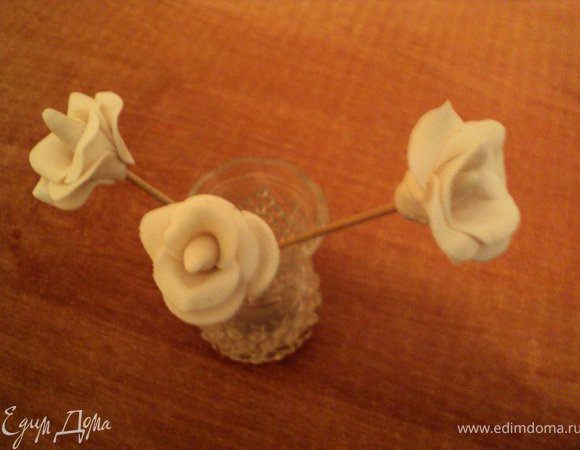 Украшения из мастики делала первый раз по советам Оксанки, спасибо ей большой за прекрасные мастер- классы.