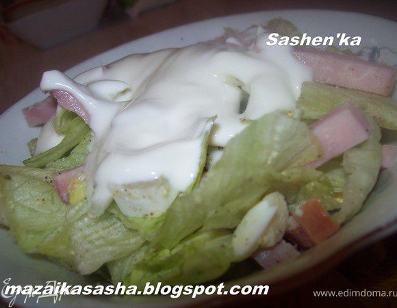 Поливаем всю эту красоту натуральным йогуртом и можно угощаться.)