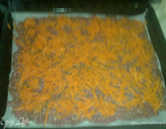 На него выкладываем морковку...