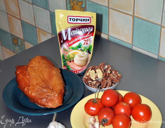 Грудинку нарезаем крупными кубиками. 