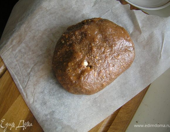 Замешиваем шоколадный фарш, можно руками и готовим пакет целлофановый, или же фольгу, бумагу для выпечки (что есть в наличии)  