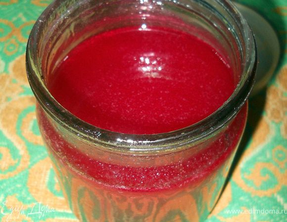 В результате у нас получится НАТУРАЛЬНЫЙ концентрированный сок из ягод калины.
Хранить его можно разлив по 0,5-1 литровым баночкам под простыми полиэтиленовыми крышками в темном, прохладном месте.
При необходимости его можно добавлять в чай по вкусу или же просто разбавив водой