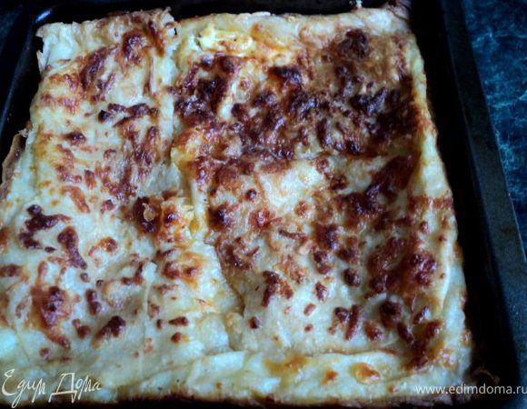 Выпекать при температуре 180 градусов 30мин. Готовый пирог смазать сливочным маслом и накрыть полотенцем, что верхняя корочка стала мягче.