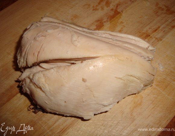 Готовим начинку. Режем грудку...