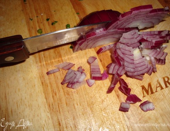 Лук... Рекомендую использовать "автоматическую" лукорезку последней модели - благоверного...