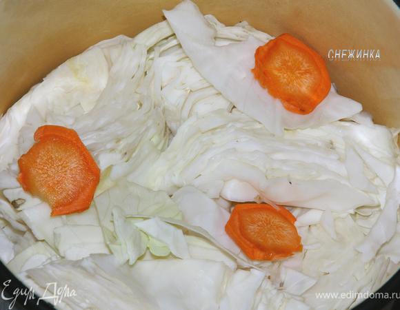 Капусту нарежьте крупными кусками.