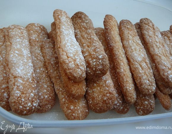 Приготовить бисквит и печенья"Савоярди"по рецепту Евы http://www.edimdoma.ru/retsepty/31180 половина теста идет на бисквит,половина на печенья.Бисквит выпекать в форме 20см.