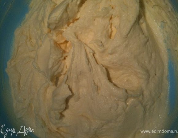 Взбить хорошо миксером до однородной гладкой массы.