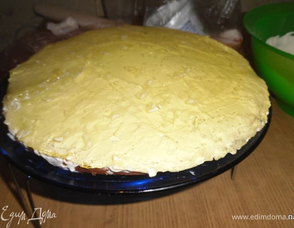 Готовим крем №1:

Сметану взбить с сахаром, добавить загуститель.



Сборка:





Темный корж - сметанный крем - апельсиновое желе(аккуратно-пытается съехать!!)-светлый корж-сметанный крем-малиновое желе - темный корж.
