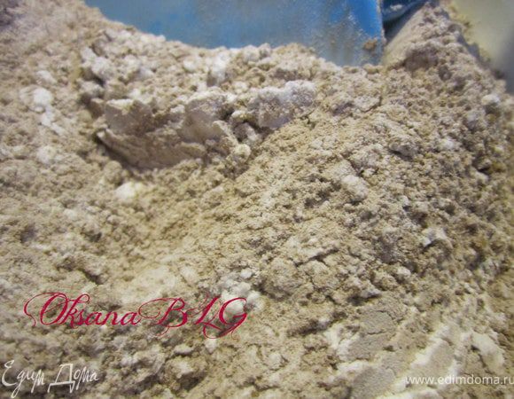 Муку смешать с какао.