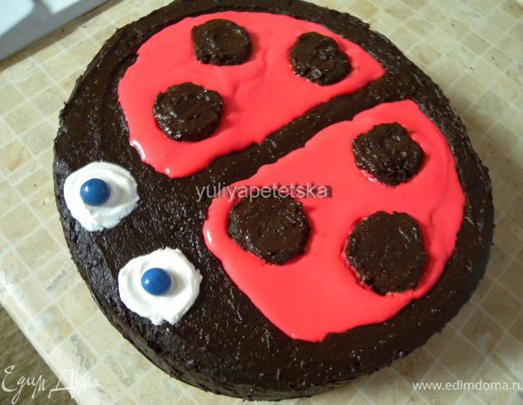 Из сметанки и конфеток сделать глазки. 