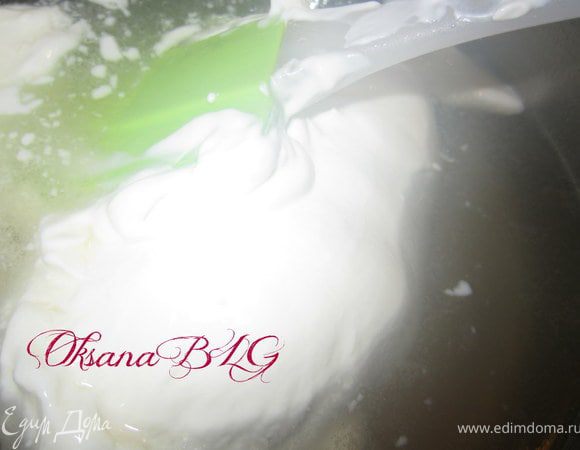 Добавить сметану. Закипятить.