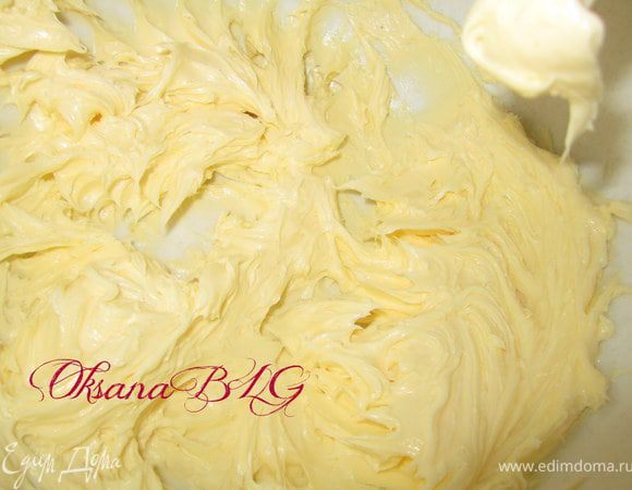 Когда крем остыл. Взбить 200 гр. масла. 