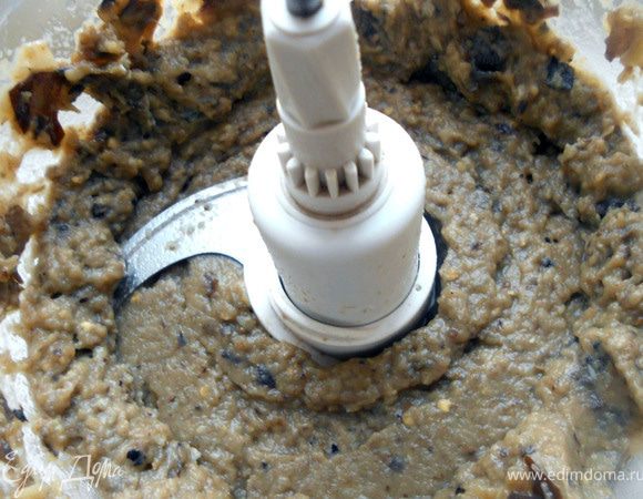 Измельчить с помощью комбайна. 