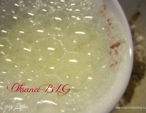 Соду погасить лимонным соком.